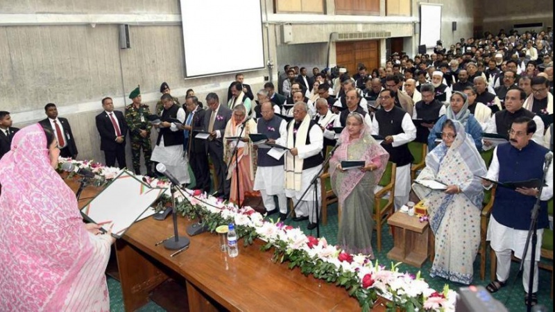 শপথ নিলেন শেখ হাসিনাসহ ২৯১ এমপি, যাননি ঐক্যফ্রন্টের এমপিরা