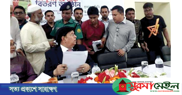 ভূমি অধিগ্রহণ: পররাষ্ট্রমন্ত্রীকে খাদিমপাড়া ইউনিয়নবাসীর স্মারকলিপি