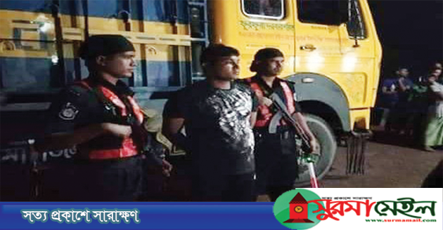 শিবগঞ্জে বিপুল পরিমাণ আগ্নেয়াস্ত্রসহ যুবক আটক