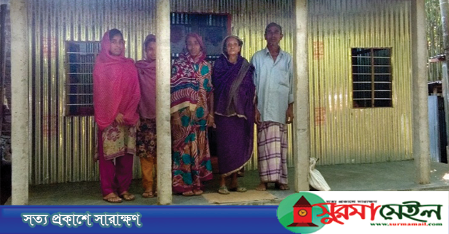 প্রধানমন্ত্রীর দেয়া ঘর পেলেন দিনমজুর সিরাজ মিয়া
