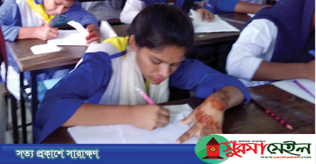 শায়েস্তাগঞ্জে জেএসসি পরীক্ষা দিচ্ছে শ্রবণ প্রতিবন্ধি রুবিনা