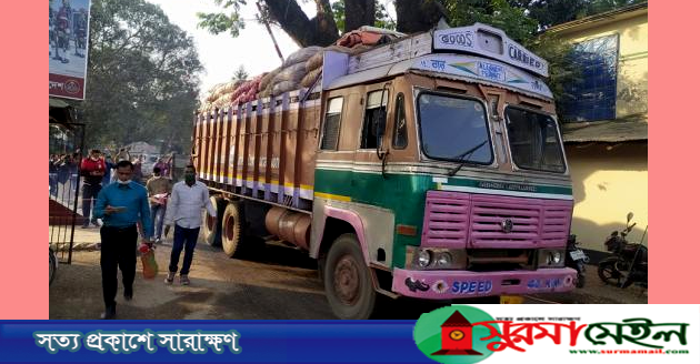 অবশেষে ভারত থেকে পেঁয়াজ আমদানি শুরু, কমছে দাম