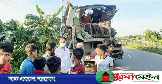 ত্রিশালে দাঁড়িয়ে থাকা ট্রাকে চলন্ত বাসের ধাক্কা, নিহত ৬