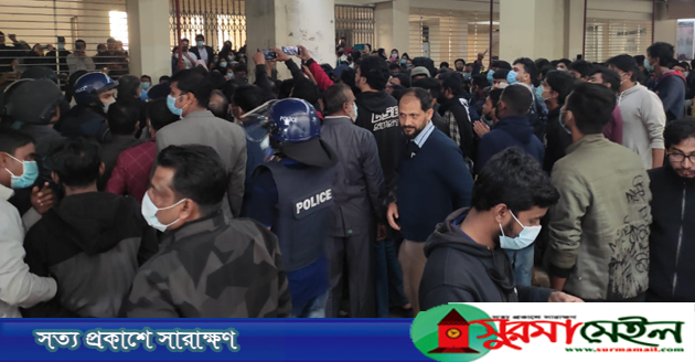 শাবি উপাচার্যকে অবরুদ্ধ করলো আন্দোলনকারী ছাত্রীরা