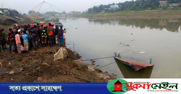 কয়লা বোঝাই ট্রলার ডুবে মাঝি নিখোঁজ