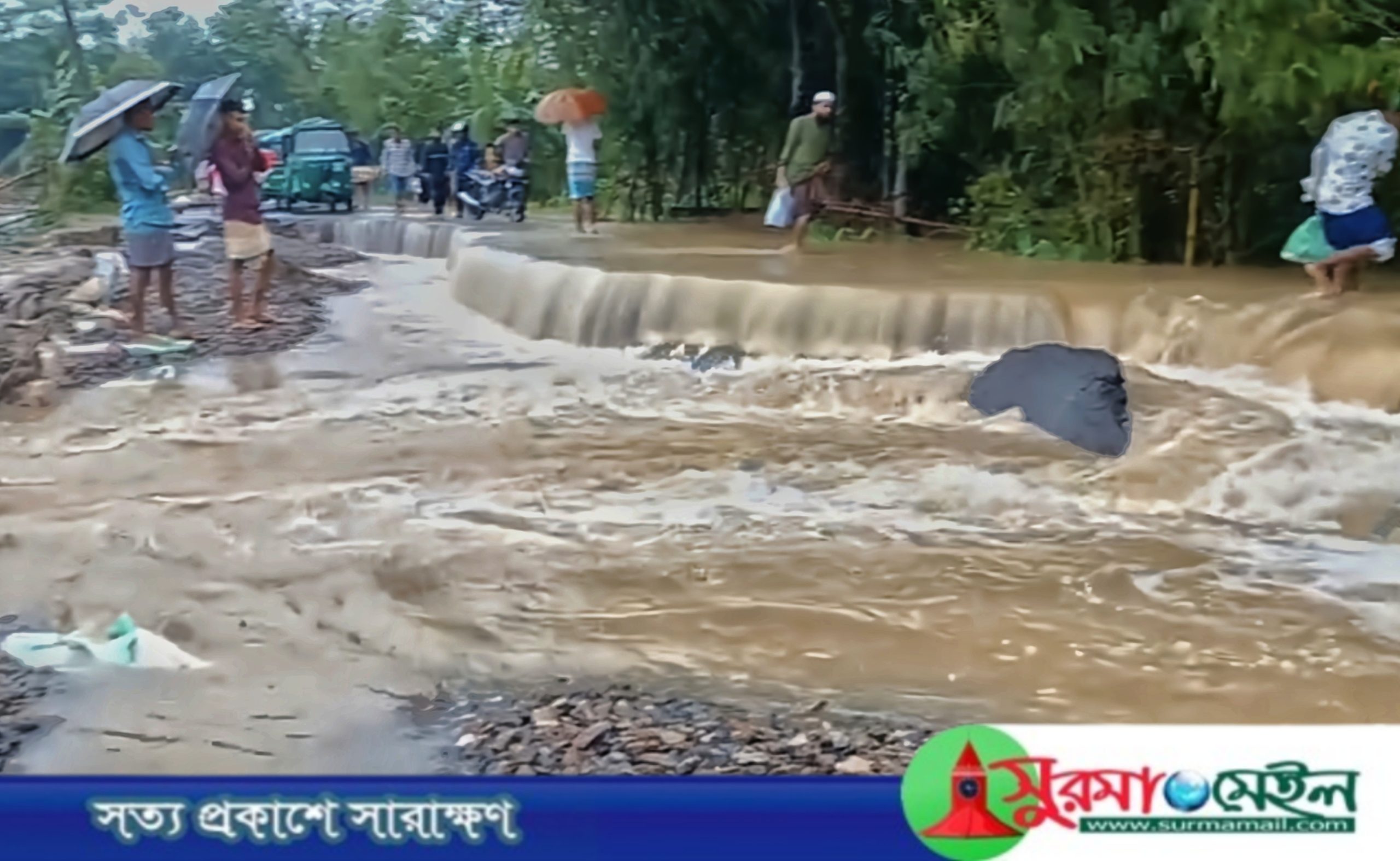 সিলেটের ৪ উপজেলায় লাখ লাখ মানুষ পানিবন্দি, যোগাযোগ বিচ্ছিন্ন
