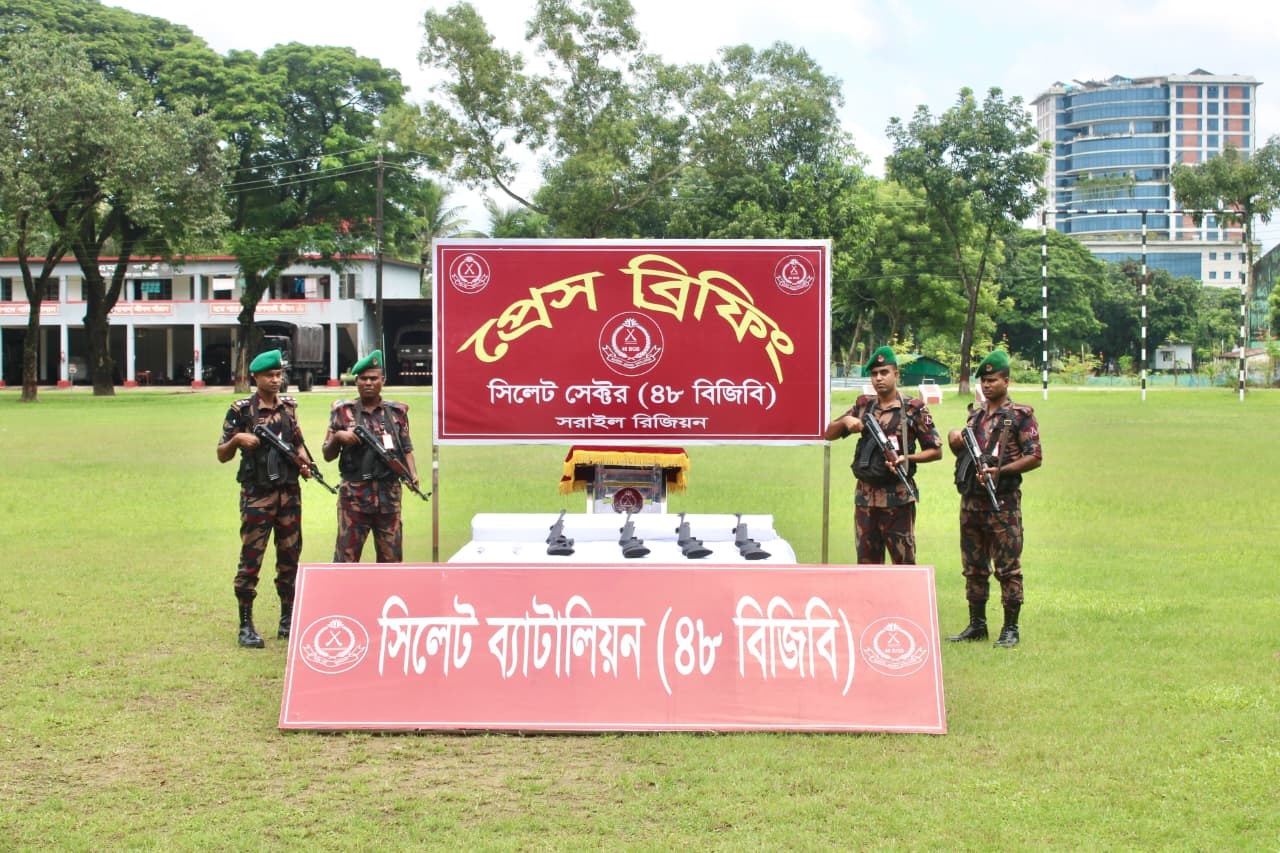 জাফলংয়ে চারটি ভারতীয় অস্ত্র উদ্ধার