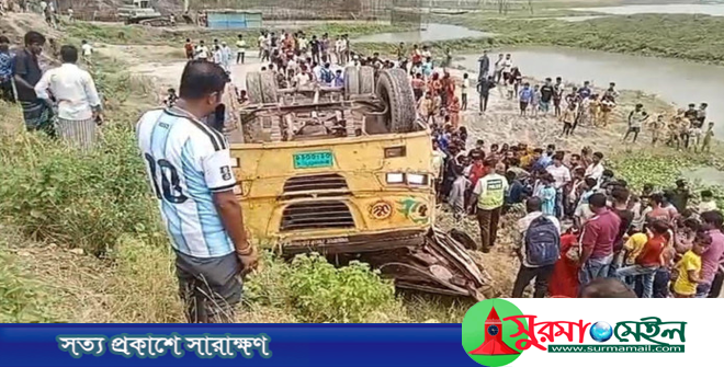 ঢাকা-সিলেট মহাসড়কে যাত্রীবাহী বাস উল্টে খাদে, নারী-শিশুসহ নিহত ৪