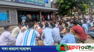 পুলিশ কমিশনার কার্যালয়ের সামনে ছাত্রদলের অবস্থান