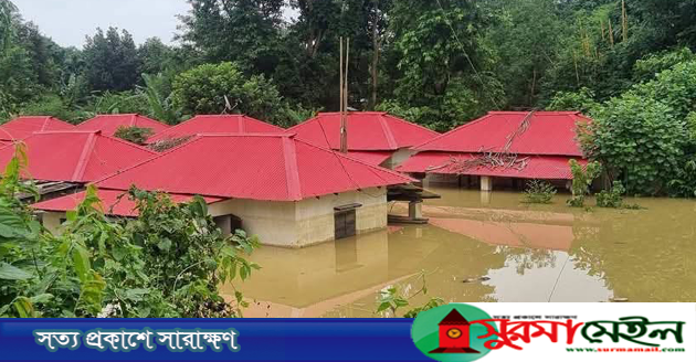 মৌলভীবাজারে ৪০ হাজার মানুষ পানিবন্দি, সংকট চরমে