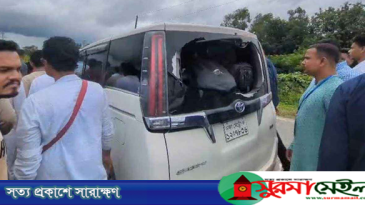 এবার গোলাপগঞ্জে এনসিপি নেতাদের গাড়িবহরে ইটপাটকেল নিক্ষেপ