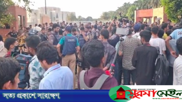 শিক্ষামন্ত্রীর পদত্যাগসহ তিন দাবিতে সংসদ ভবনের সামনে শিক্ষার্থীরা