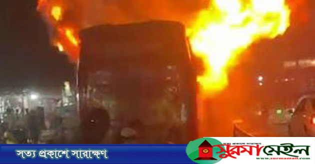 রাজধানীতে তিন বাসে আগুন ও ককটেল বিস্ফোরণ